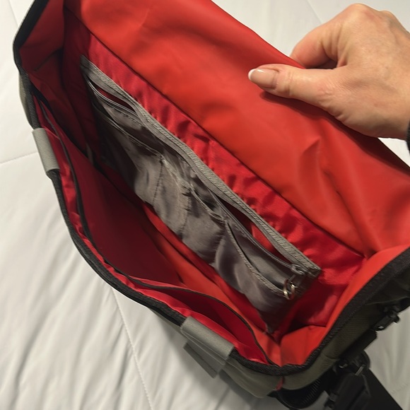 Timbuk2 Command Messenger Bag in Gray PERFECT CONDITION - Picture 13 of 15